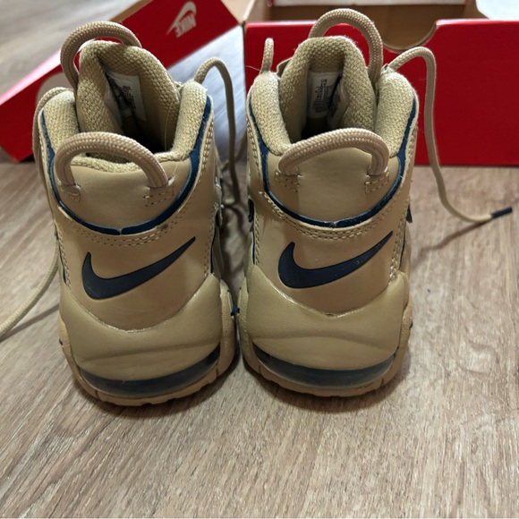 Boys size 1 Nike air more uptempo - Picture 4 of 7